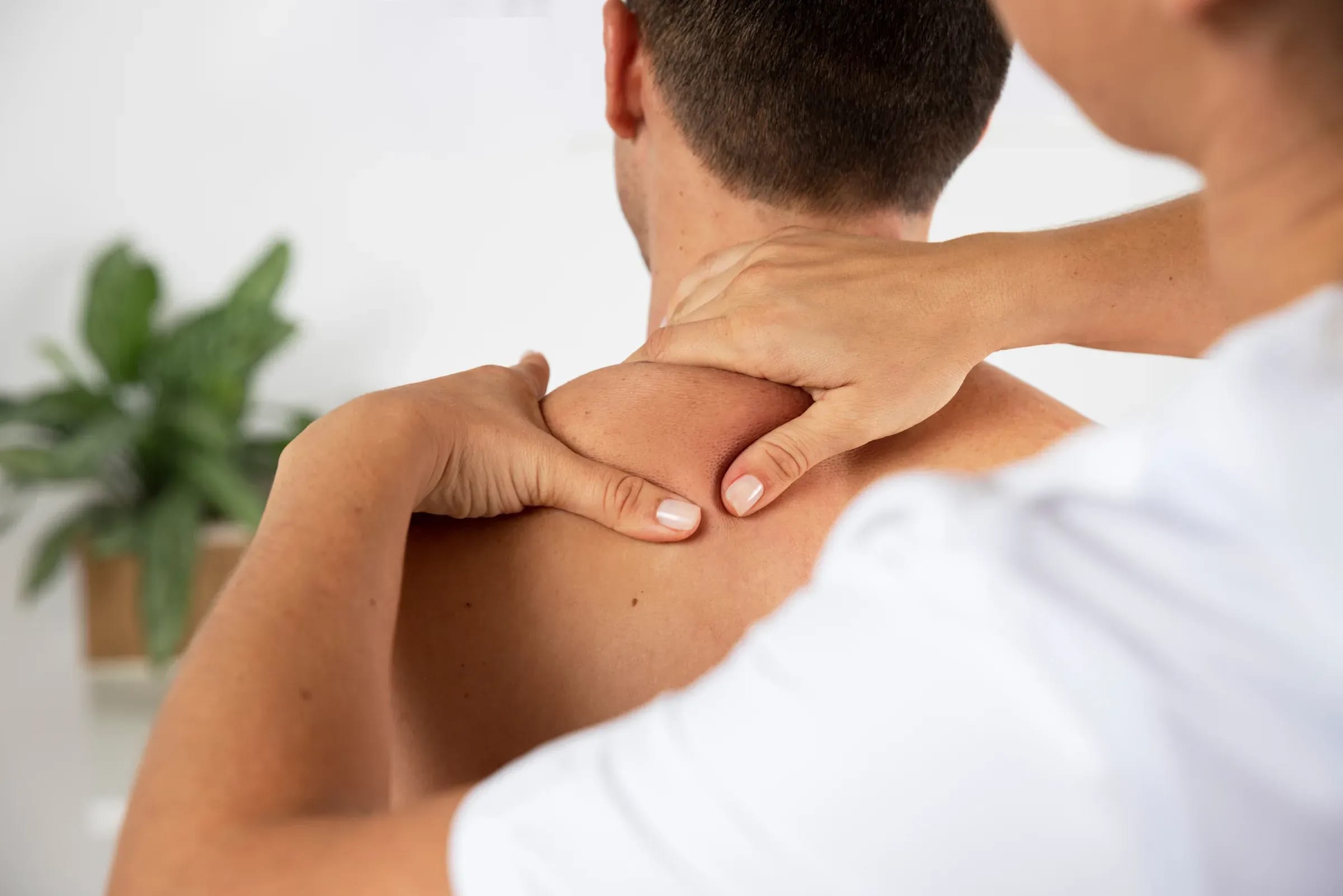 Tui-Na-Massage an Schulter und Nacken